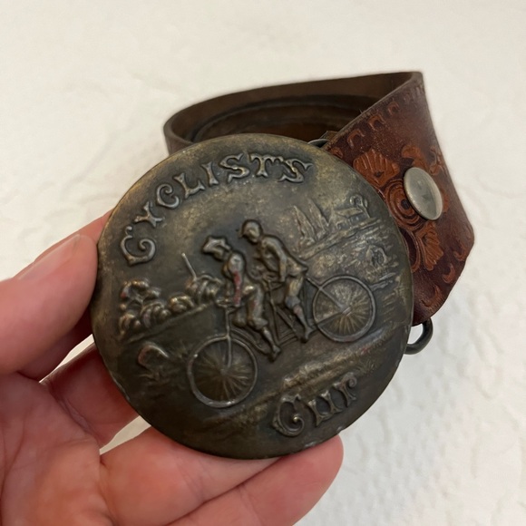 Vintage Accessories - Vintage Cyclists bicycle round belt buckle tooled brown leather belt